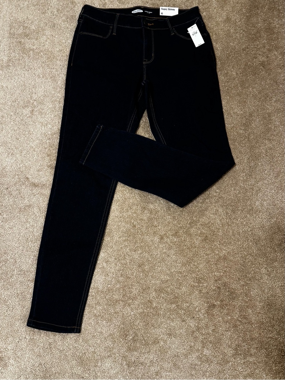 Old Navy Women’s mid- rise Super Skinny Jeans in Black